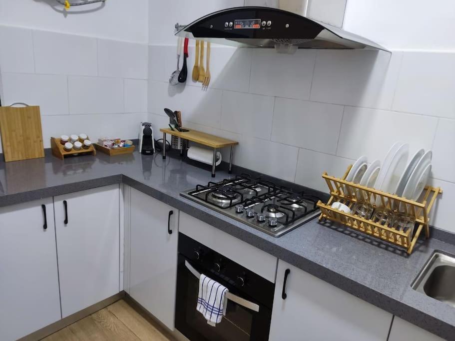 Superbe Appartement Avec Parking Gratuit Et Garde داكاغْ المظهر الخارجي الصورة
