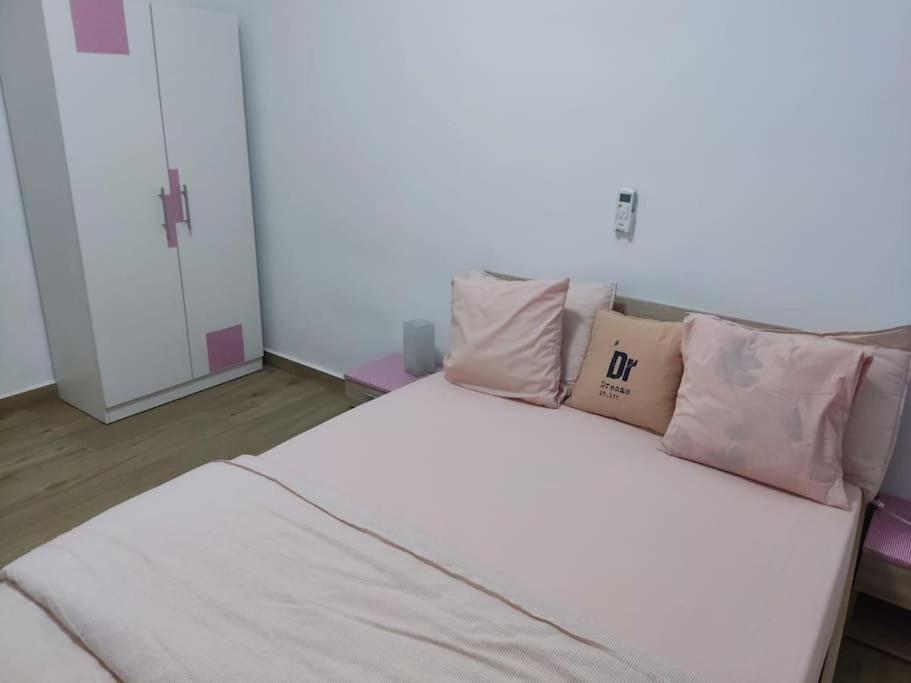 Superbe Appartement Avec Parking Gratuit Et Garde داكاغْ المظهر الخارجي الصورة
