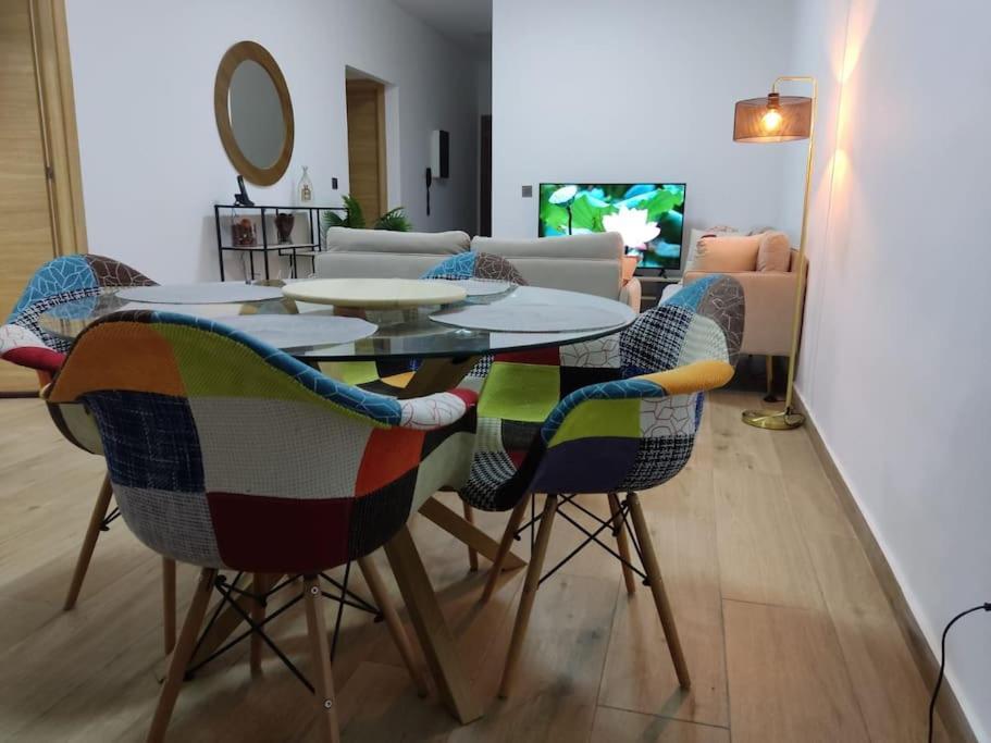Superbe Appartement Avec Parking Gratuit Et Garde داكاغْ المظهر الخارجي الصورة