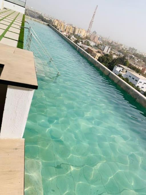 Superbe Appartement Avec Parking Gratuit Et Garde داكاغْ المظهر الخارجي الصورة